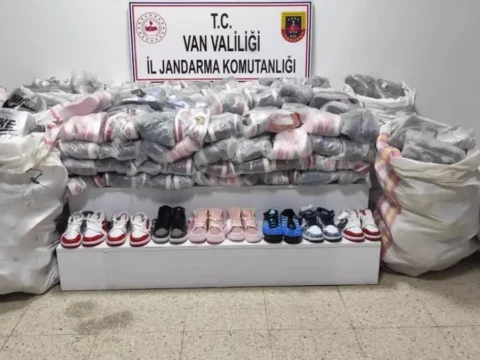 Başkale’de 3.6 Milyon TL’lik Kaçak Eşyalar Ele Geçirildi